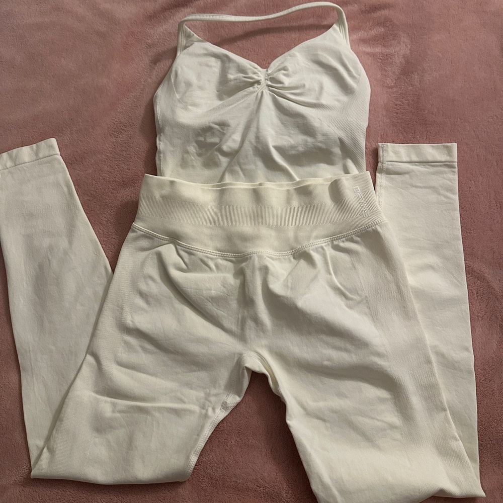 DFYNE impact set in ivory color (selling as a set)